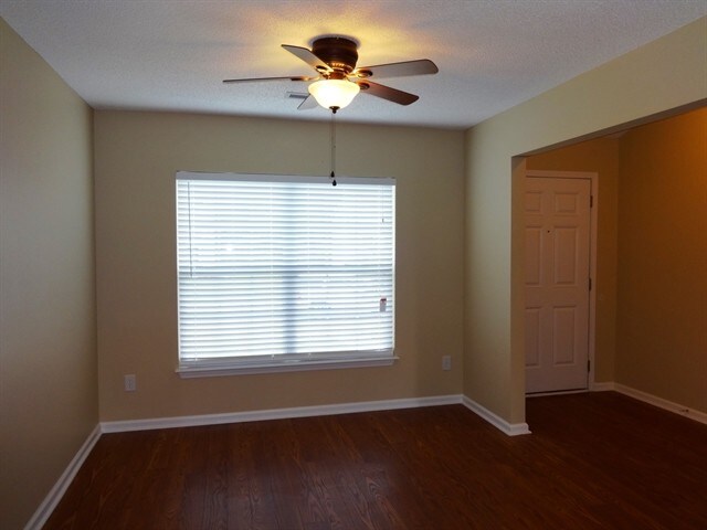 5018 Thornton Dr in Summerville, SC - Foto de edificio - Building Photo