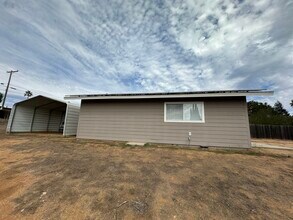 1129 Via Estrellada in Fallbrook, CA - Building Photo - Building Photo
