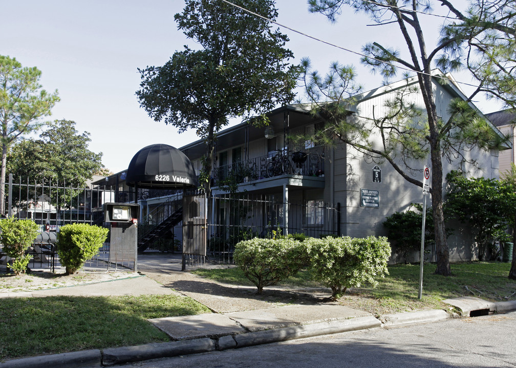 6226 Valerie Apartments in Houston, TX - Foto de edificio