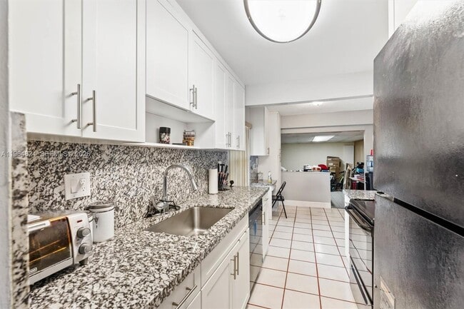 5601 NW 18th St in Lauderhill, FL - Building Photo - Building Photo