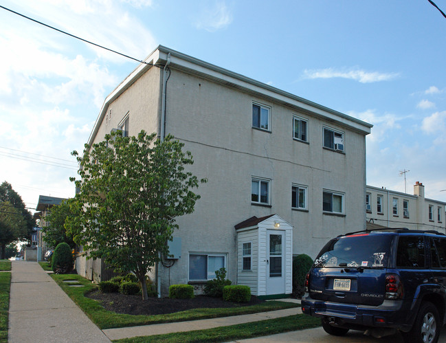 Forrest Court Apartments in Conshohocken, PA - Foto de edificio - Building Photo