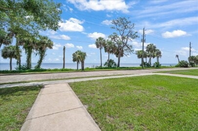 property at 1326 Riverside Dr