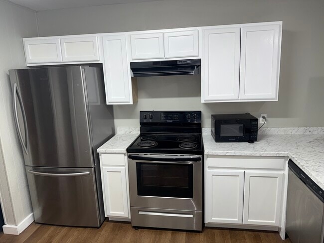 1905 N Ben Wilson St, Unit 10 in Victoria, TX - Building Photo - Building Photo