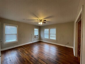 4221 Lamar St in Houston, TX - Building Photo - Building Photo