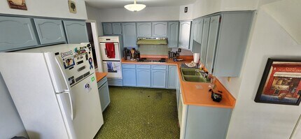 1573 S Eaton St, Unit 1 in Lakewood, CO - Building Photo - Building Photo