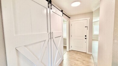 5004 Dulin Rd in Fallbrook, CA - Building Photo - Building Photo