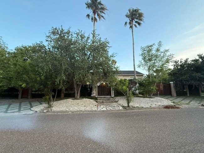 property at 3110 Jacaranda Dr