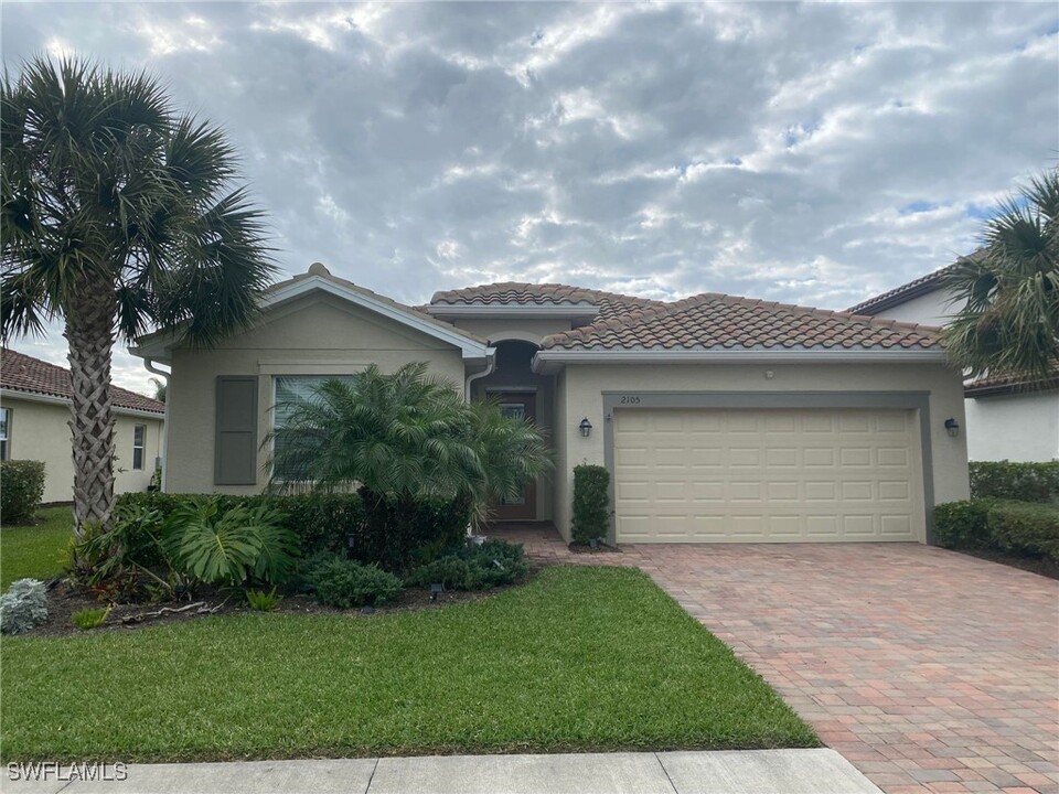 2105 Clementine St in Naples, FL - Building Photo