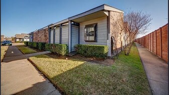 604 Bellaire Dr in Hurst, TX - Building Photo