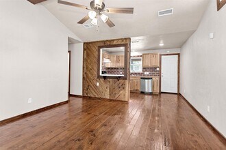 10441 Royal Adrian Dr in Conroe, TX - Building Photo - Building Photo