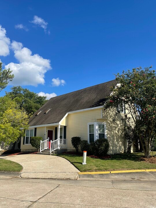 6 Hollycrest Blvd in Covington, LA - Building Photo