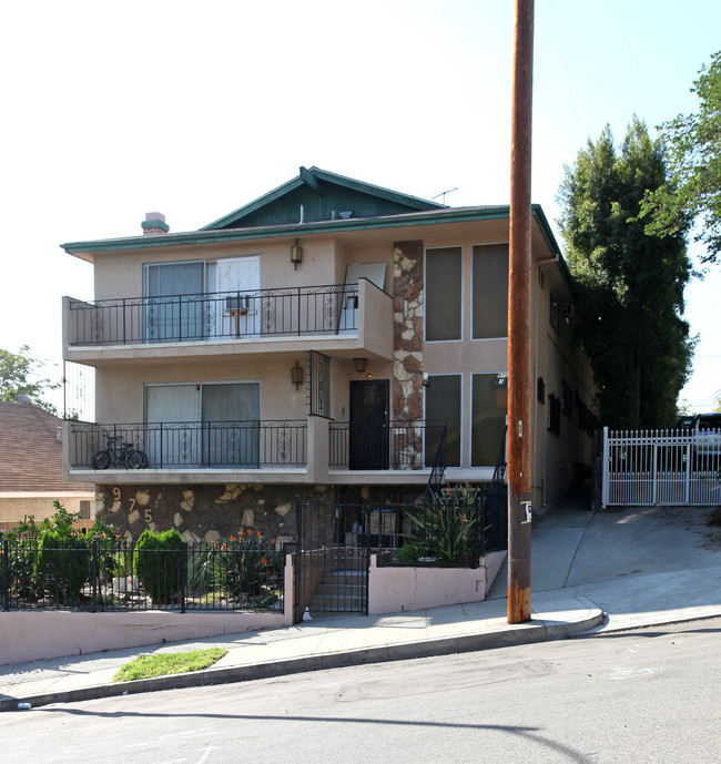 975 Everett St in Los Angeles, CA - Foto de edificio - Building Photo