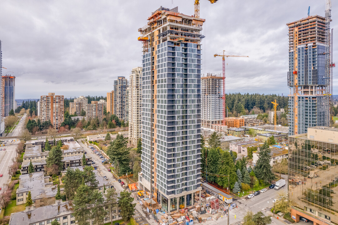 solhouse 6035 in Burnaby, BC - Building Photo