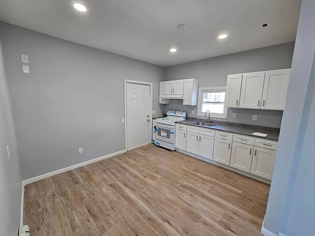 206 Lawrence St in Paterson, NJ - Building Photo - Building Photo