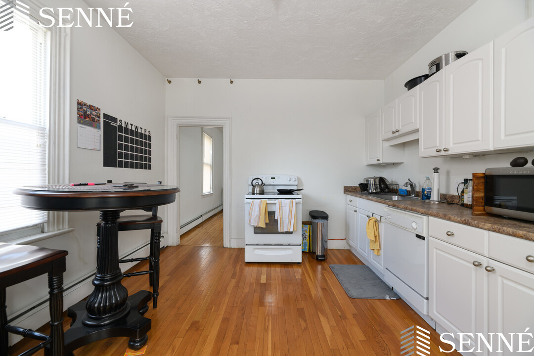 402 Putnam Ave, Unit 1 in Cambridge, MA - Building Photo