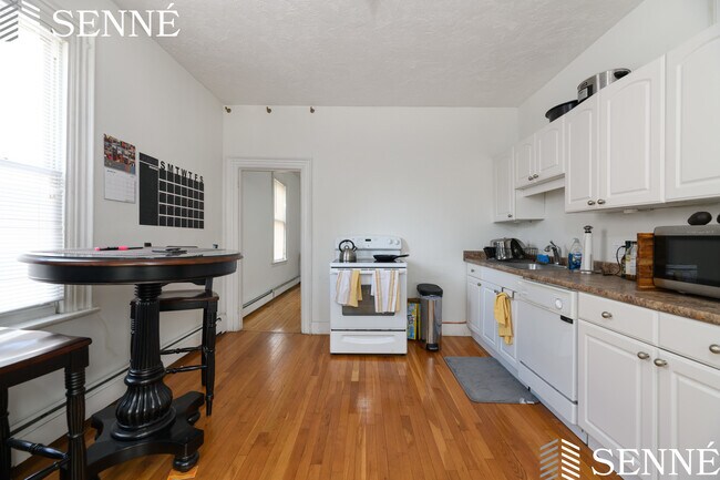 402 Putnam Ave, Unit 1