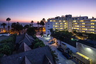 Chelsea Santa Monica in Santa Monica, CA - Foto de edificio - Building Photo