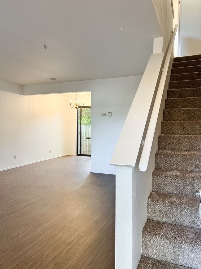 2460 Old Sonoma Rd in Napa, CA - Foto de edificio - Building Photo