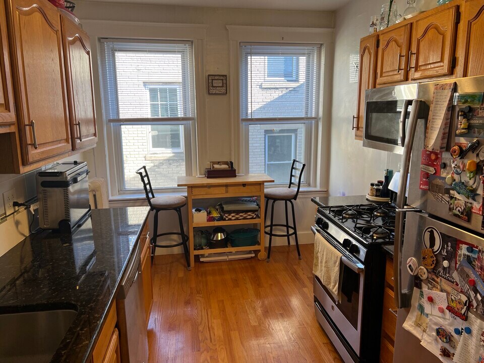 1750 Commonwealth Ave, Unit 3 in Boston, MA - Building Photo