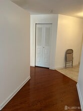 7492 Elm Ct in Monmouth Junction, NJ - Foto de edificio - Building Photo
