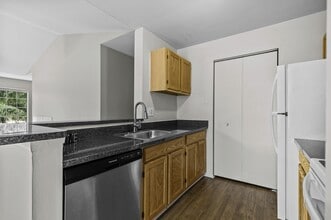 Village Club of Farmington Hills in Farmington Hills, MI - Building Photo - Building Photo
