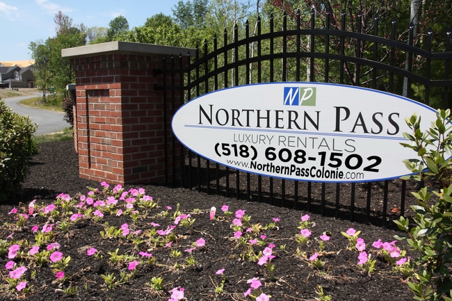 Northern Pass Luxury Apartments in Cohoes, NY - Foto de edificio - Building Photo