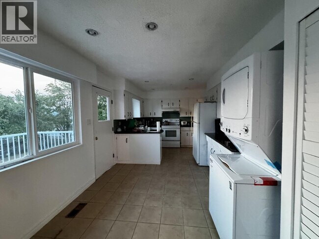 7071 Cavelier Ct in Richmond, BC - Building Photo - Building Photo