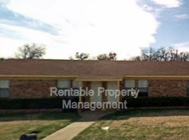 property at 927 Meadowlark Cir