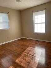 33 Rowland Ave in Winchester, KY - Foto de edificio - Building Photo
