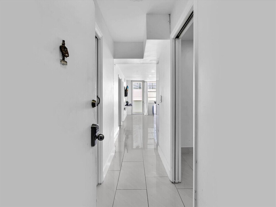 3725 S Ocean Dr, Unit 1507 in Hollywood, FL - Building Photo