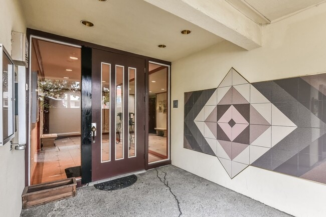 555 Jean St in Oakland, CA - Building Photo - Building Photo