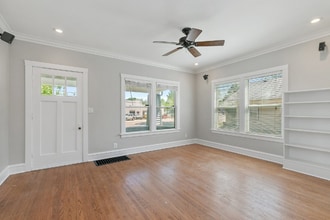 1059 Larkin Ave in Elgin, IL - Building Photo - Building Photo