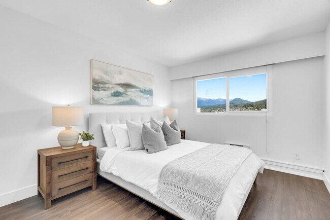 2626 St Johns St in Port Moody, BC - Building Photo - Building Photo