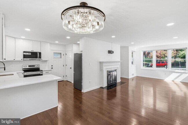property at 1921 Ruatan St