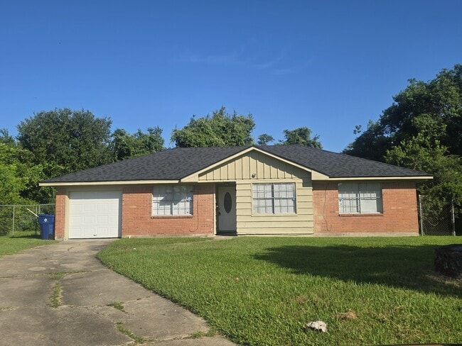 property at 7518 Hummingbird Ln