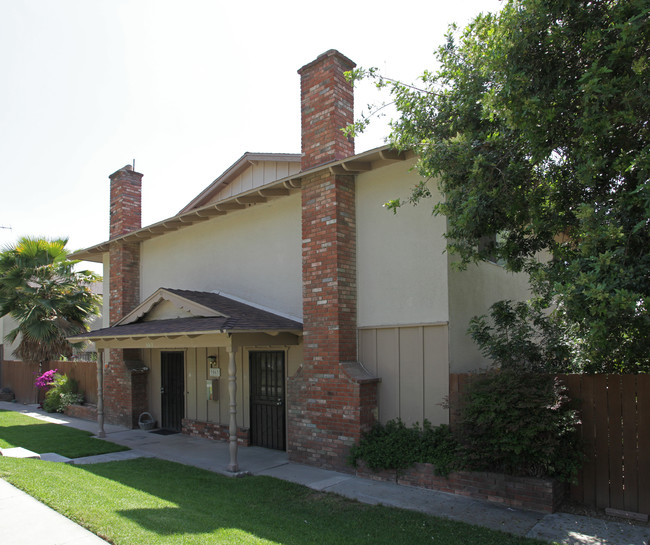 Fourplex in Riverside, CA - Foto de edificio - Building Photo