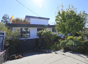 15120 Prospect Av in White Rock, BC - Building Photo - Building Photo