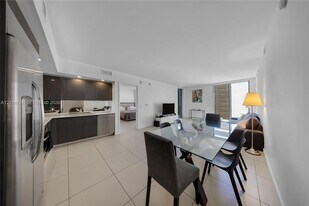 31 SE 6th St, Unit 907 in Miami, FL - Building Photo