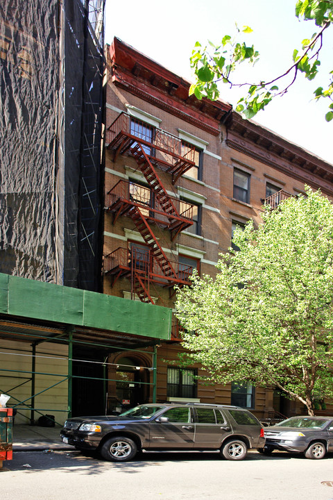 202 W 88th St in New York, NY - Building Photo