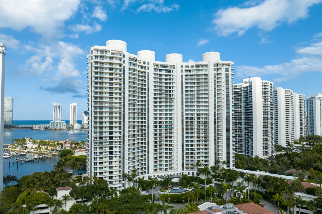 Bella Mare in Aventura, FL - Foto de edificio