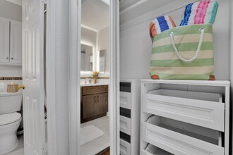 320 N Civic Dr in Walnut Creek, CA - Foto de edificio - Building Photo