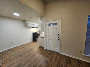 3149 Tudor Ln in Irving, TX - Foto de edificio - Building Photo