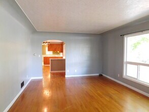 2520 Summer St SE in Salem, OR - Foto de edificio - Building Photo