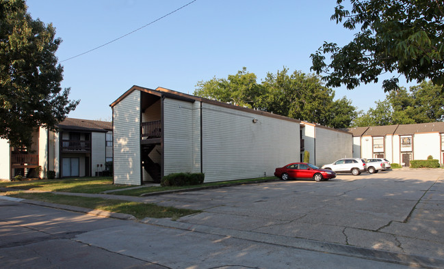 Hillbrook Condominiums in New Orleans, LA - Building Photo - Building Photo