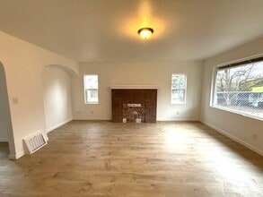 1880 8th St SE in East Wenatchee, WA - Building Photo - Building Photo