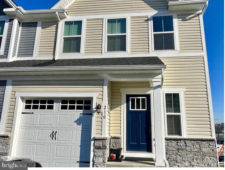 210 Chase Dr in Downingtown, PA - Building Photo