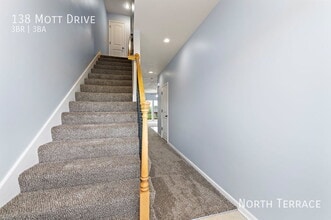 138 Mott Dr in Raymore, MO - Building Photo - Building Photo