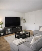 1266 Washington Dr in Des Plaines, IL - Building Photo