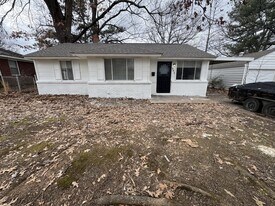 961 N Perkins Rd in Memphis, TN - Building Photo