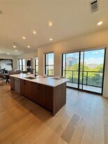 2620 Maple Ave in Dallas, TX - Building Photo